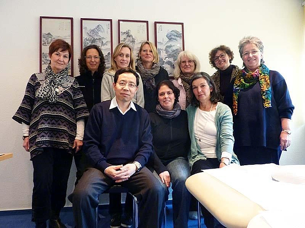 Teilnehmer eines Tuina Seminars Gruppenfoto mit Seminar Teilnehmern