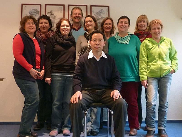 Teilnehmer eines Akupunktur Seminars Gruppenbild mit Teilnehmern eines Seminars